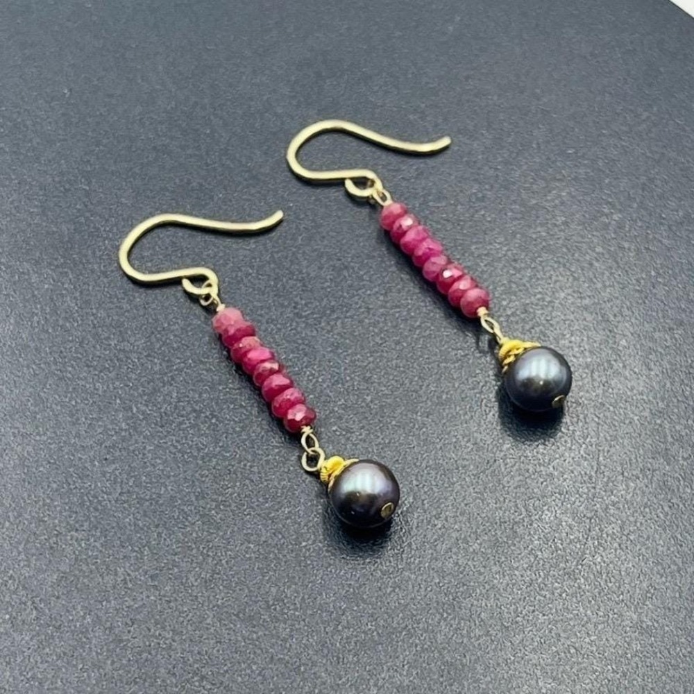 Elegant 14K Gold‎ Vermeil Ruby Bead Black Pearl Dangle Earrings with Ornate Caps